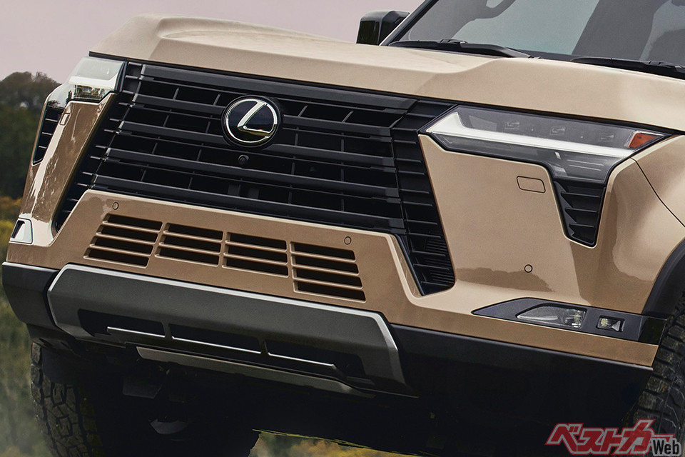 ド派手フェンダー装着[レクサス本格オフローダー]登場へ！ 1200万円超