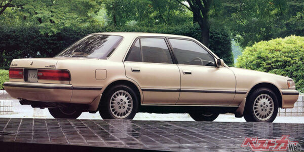 カタログ表紙に記された「名車の予感」という言葉どおりとなったトヨタ マークII（X80型）