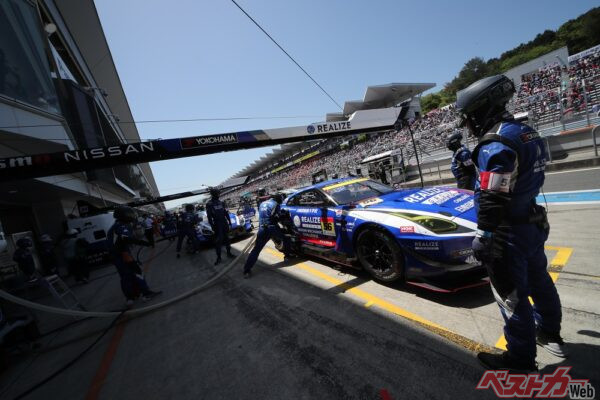 56号車はピット作業も確実だ