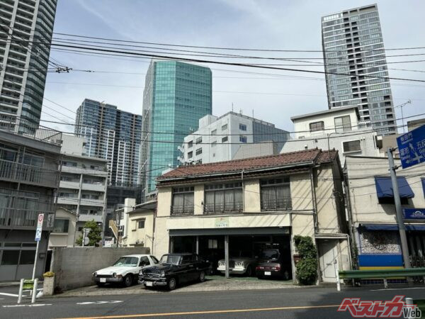 東京のお金持ちが住むエリアとして全国でも名前が知られている港区白金。そこで中古車販売を行っているのが、「高輪自動車」である