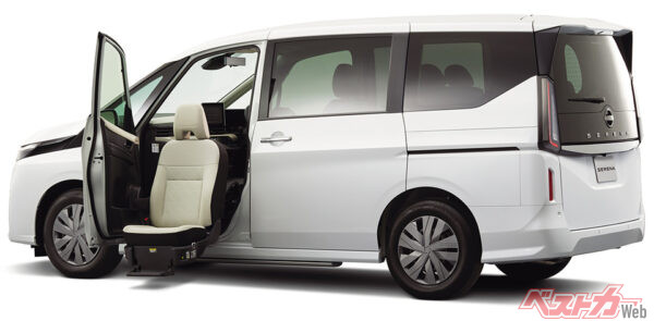 新型セレナ_助手席スライドアップシート（2022年11月 フルモデルチェンジ発表時の公式画像より）