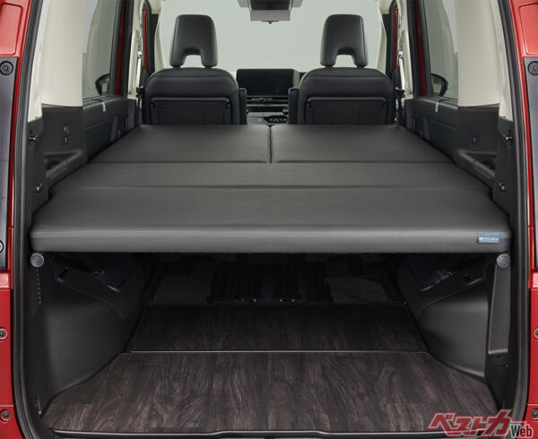 新型セレナ_マルチベッド_ベッド展開時（2022年11月 フルモデルチェンジ発表時の公式画像より）