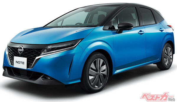 日産 ノート X ボディカラー ビビッドブルー・スーパーブラック 2トーン（2020年11月 発売開始発表時の公式画像より）