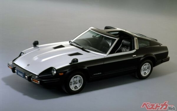 Tバールーフにボンネットがシルバー/ブラックで今見てもグッとくるマンハッタンカラーのS130型フェレディZ