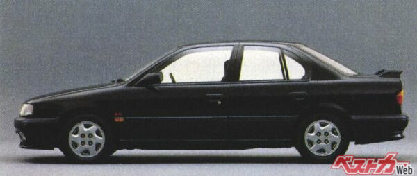 ぱっと見フツーのセダンであるが、それこそがこのクルマの魅力なのだ