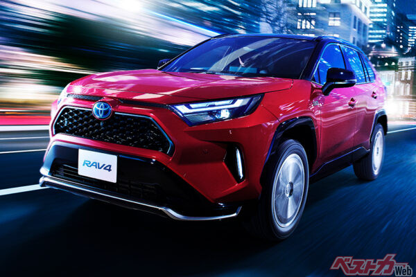 トヨタ RAV4（353万8000〜430万4000円）2.5L直4（178ps）＋モーター（120ps）のハイブリッド搭載。4WDは54psのリアモーターを装備し、システム出力222psを発揮。WLTCモード燃費 20.3～21.4km/L