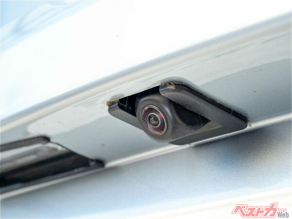 ついにバックカメラが装着義務化? これって今乗ってるクルマにも付けなきゃいけないの?