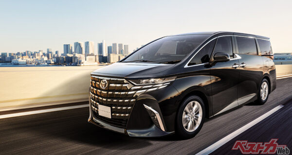 トヨタ アルファード。見た目からもファミリーカーとしての需要の高さを窺える…
