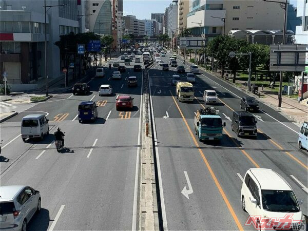 ライダー困惑！　バイクは第1通行帯以外走っちゃダメ！　沖縄の珍交通ルールがついに廃止に！