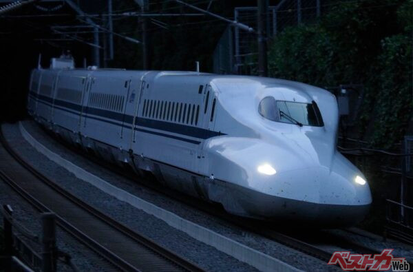 現在、東京～新大阪の東海道新幹線区間での営業列車は営業最高速度285km/hのN700系シリーズに統一されている