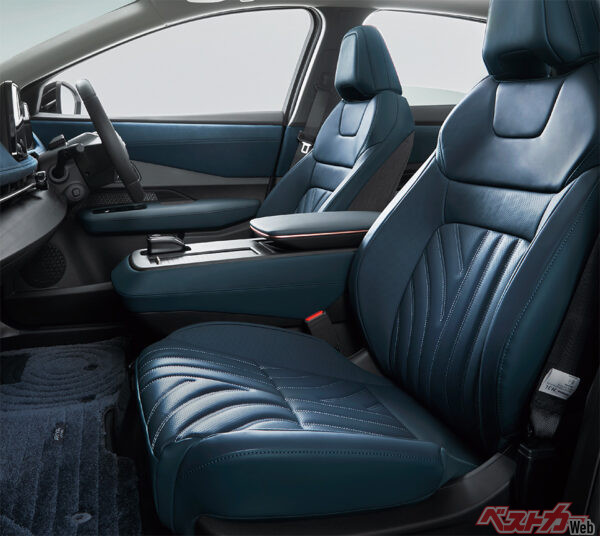 日産アリア B6 2WD内装色 ブルーグレー_シート地 ナッパレザー（2021年11月 B6（2WD）の価格発表時の公式画像より）
