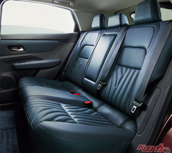 日産アリア B6 2WD内装色 ブルーグレー シート地 ナッパレザー（2021年11月 B6（2WD）の価格発表時の公式画像より）