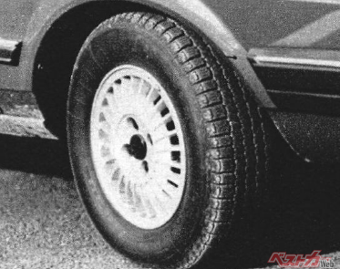 タイヤは東洋ゴム製コンチネンタルを履く。タイヤまで日独合作だ