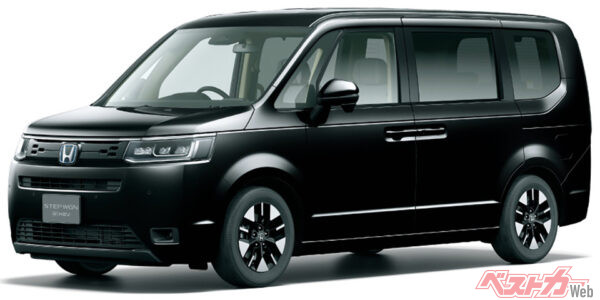 STEP WGN e:HEV AIR(FF) フロント7：3（クリスタルブラック・パール）（2022年5月 新型発表時の公式画像より）