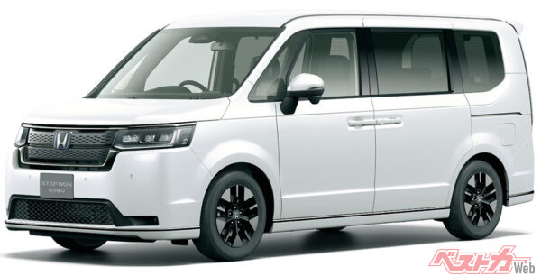 STEP WGN e:HEV SPADA(FF) フロント7 : 3（プラチナホワイト・パール）（2022年5月 新型発表時の公式画像より）