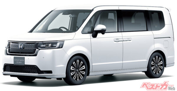 STEP WGN e:HEV SPADA PREMIUM LINE(FF) フロント7 : 3（プラチナホワイト・パール）（2022年5月 新型発表時の公式画像より）