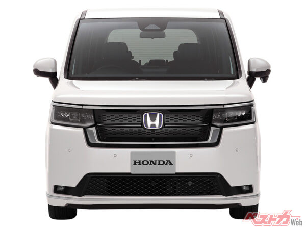 STEP WGN e:HEV SPADA PREMIUM LINE　フロント（プラチナホワイト・パール）（2022年5月 新型発表時の公式画像より）