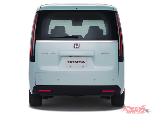 STEP WGN e:HEV AIR リア（フィヨルドミスト・パール）（2022年5月 新型発表時の公式画像より）