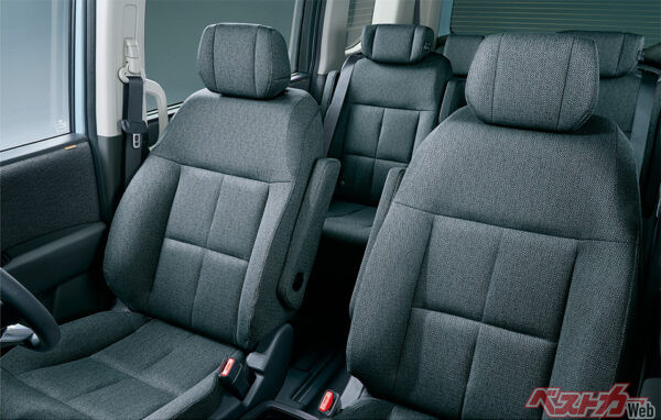 STEP WGN e:HEV AIR(FF) シート　ブラック（2022年5月 新型発表時の公式画像より）