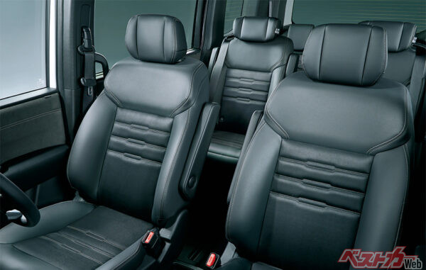 STEP WGN e:HEV SPADA PREMIUM LINE(FF) シート（2022年5月 新型発表時の公式画像より）