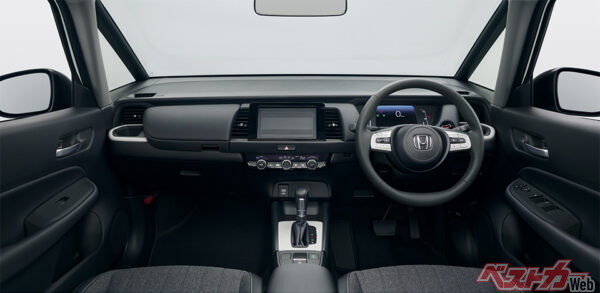 e:HEV HOME(FF) インパネ オプション装着車 (ブラック)（2022年10月 マイナーモデルチェンジ実施時の公式画像より）