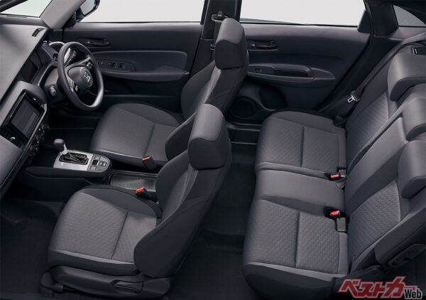 e:HEV BASIC(FF) インテリア オプション装着車 (ブラック)（2022年10月 マイナーモデルチェンジ実施時の公式画像より）