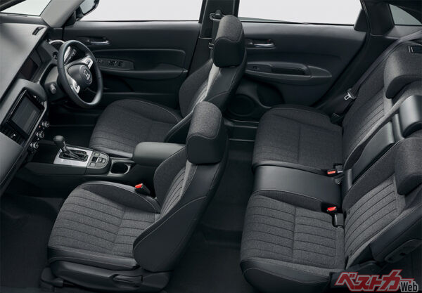 e:HEV HOME(FF) インテリア オプション装着車 (ブラック)（2022年10月 マイナーモデルチェンジ実施時の公式画像より）