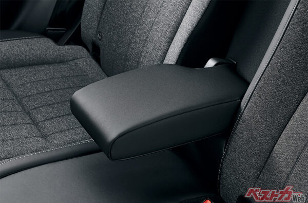 リアセンターアームレスト（2022年10月 マイナーモデルチェンジ実施時の公式画像より）