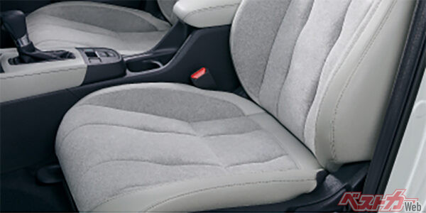 e:HEV HOME 運転手＆助手席シートヒーター オプション装着車（2022年10月 マイナーモデルチェンジ実施時の公式画像より）