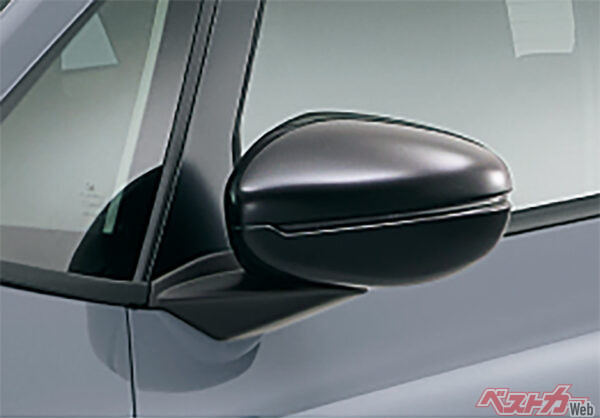 ブラック塗装ドアミラー（2022年10月 マイナーモデルチェンジ実施時の公式画像より）