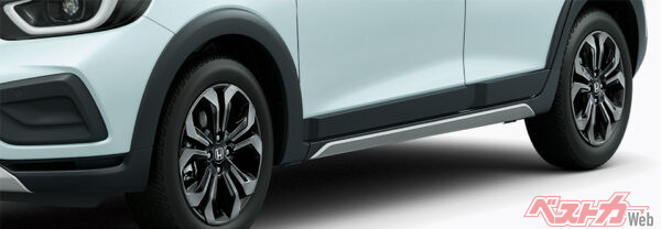 CROSSTAR専用エクステリア (ホイールアーチプロテクター、サイドシルガーニッシュ<シルバー>、ドアロアーガーニッシュ)（2022年10月 マイナーモデルチェンジ実施時の公式画像より）