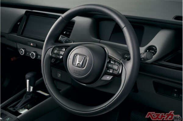 LUXE 本革巻ステアリングホイール/ステアリングヒーター（2022年10月 マイナーモデルチェンジ実施時の公式画像より）