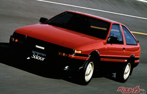 トヨタAE86スプリンタートレノ…1983年に登場した最後のFRレビン/トレノ。ベース車のカローラ/スプリンターがFF化されてもFR方式を踏襲し、軽量コンパクトでコントローラブルなクーペ&HBとして絶大な人気を博した