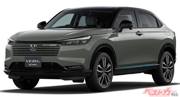 e:HEV Z・PLaY パッケージ(FF) フロント7:3スタイリング ボタニカルグリーン・パール&ブラック（2024年4月 マイナーチェンジ実施時の公式画像より）