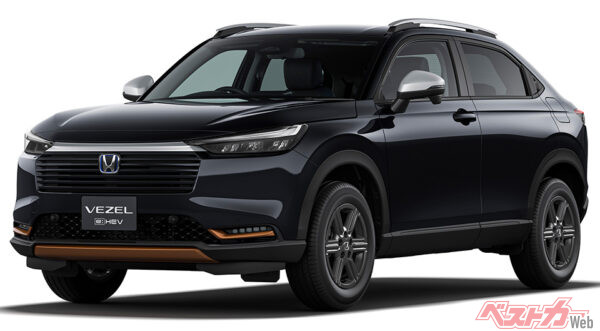 e:HEV X・HuNT パッケージ(FF) フロント7:3スタイリング クリスタルブラック・パール（2024年4月 マイナーチェンジ実施時の公式画像より）