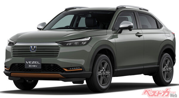 e:HEV X・HuNT パッケージ(FF) 　フロント7:3スタイリング ボタニカルグリーン・パール（2024年4月 マイナーチェンジ実施時の公式画像より）