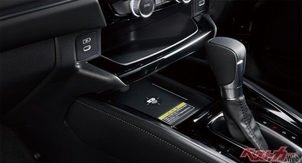 フロントコンソールアッパートレー ＆アンダートレー（2024年4月 マイナーチェンジ実施時の公式画像より）