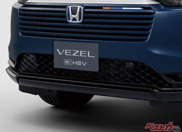 PLaYパッケージ専用エクステリア フロントブラック塗装バンパーロアーガーニッシュ（2024年4月 マイナーチェンジ実施時の公式画像より）