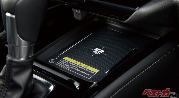 ワイヤレス充電器 (e:HEV Z・PLaY パッケージ)（2024年4月 マイナーチェンジ実施時の公式画像より）