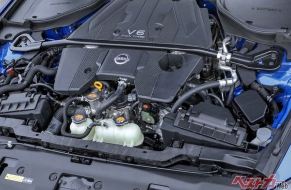 VR30DDTT型3L、V6ツインターボは405ps/475Nmを発生する。車重は1590㎏