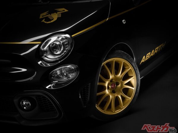 限定車「Abarth 595 Scorpioneoro」のホイール。かっこよすぎる….