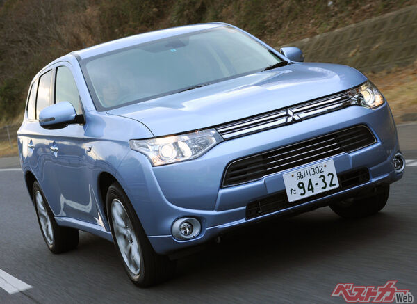 1位…三菱 アウトランダーPHEV（価格帯：332万4000〜429万7000円）