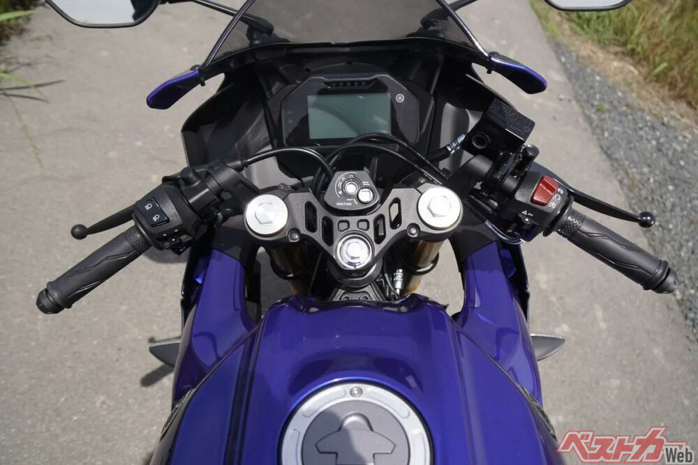 一体感のある作り込み。YZF-R125は操る楽しさを存分に味わえる。