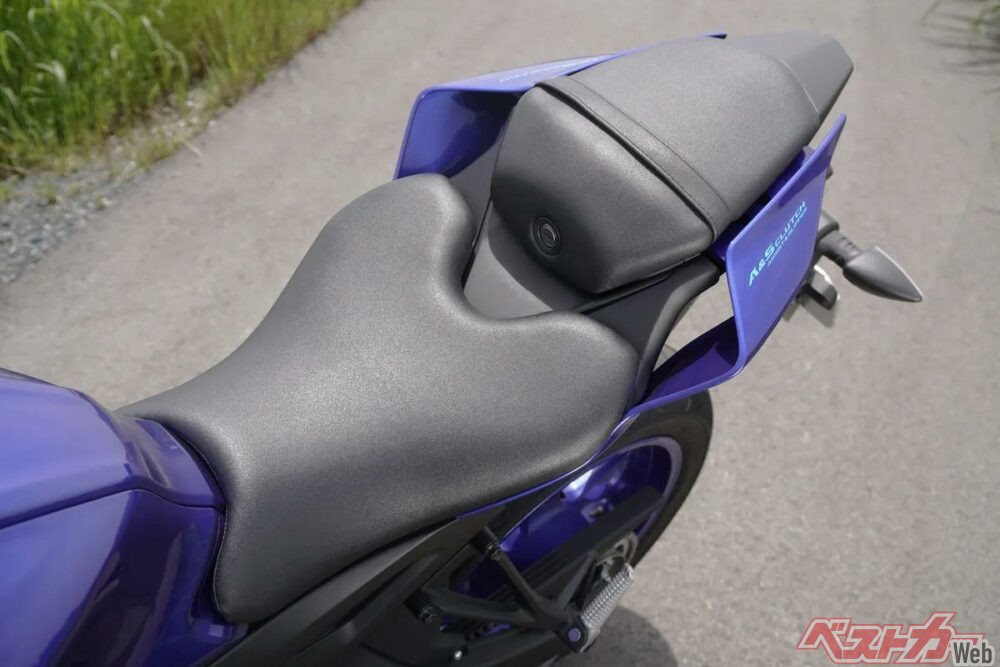 一体感のある作り込み。YZF-R125は操る楽しさを存分に味わえる。