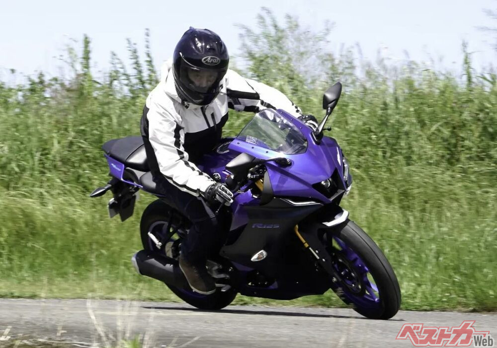 一体感のある作り込み。YZF-R125は操る楽しさを存分に味わえる。