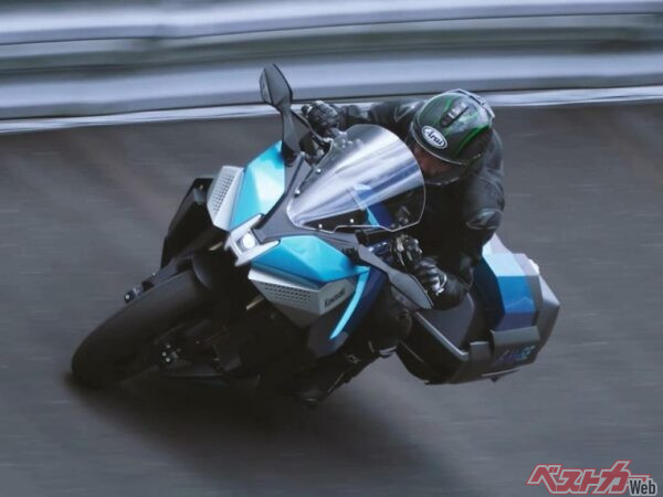 【速報】2030年頃発売へ！ カワサキの「H2H2」水素エンジンバイクが初走行【鈴鹿8耐】