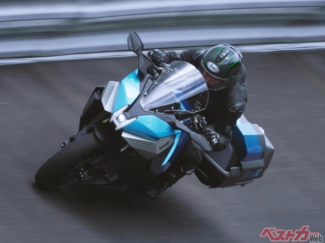速報】2030年頃発売へ！ カワサキの「H2H2」水素エンジンバイクが初
