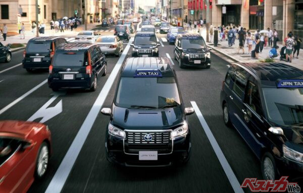 普段見かけるJPNタクシーを、タクシーではなく自分の愛車にするのもアリかも!! 車名はJPNタクシーのままですが……（ちとややこしい）