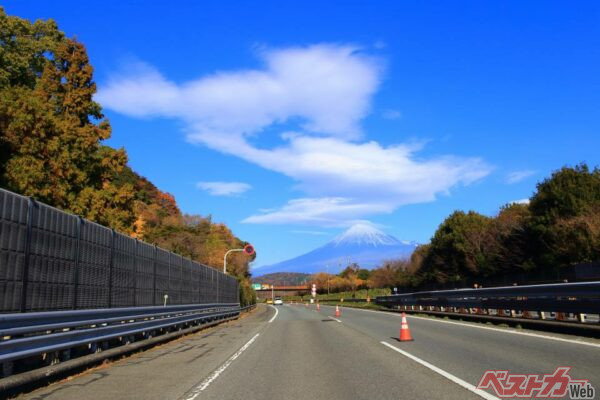 新東名高速道路は東日本大震災後に､当初の目標を前倒しする形で開通した（takadahirohito＠AdobeStock）