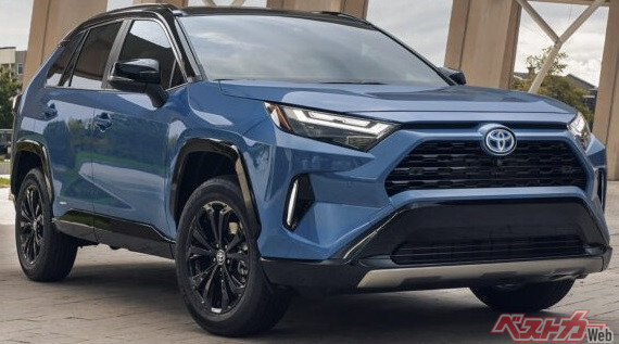 北米版のトヨタRAV4。1位2位のピックアップトラックを除けば、全米でもっとも売れているミドルクラスのクロスオーバーSUVだ